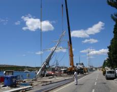 Dismantlling with two cranes S/Y Galatea